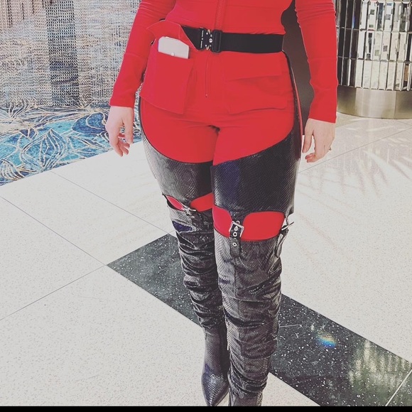 Black snake print thigh high boots with belt - Picture 4 of 4